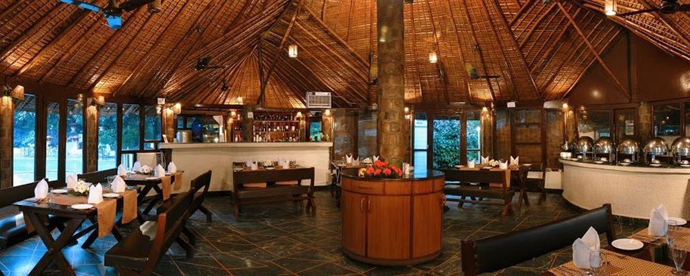 The Riverview Retreat Corbett By Leisure Hotels Garjia Restoran foto