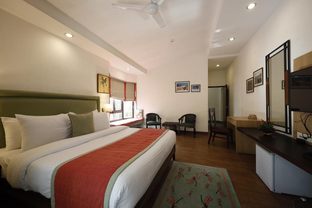 The Riverview Retreat Corbett By Leisure Hotels Garjia Bagian luar foto