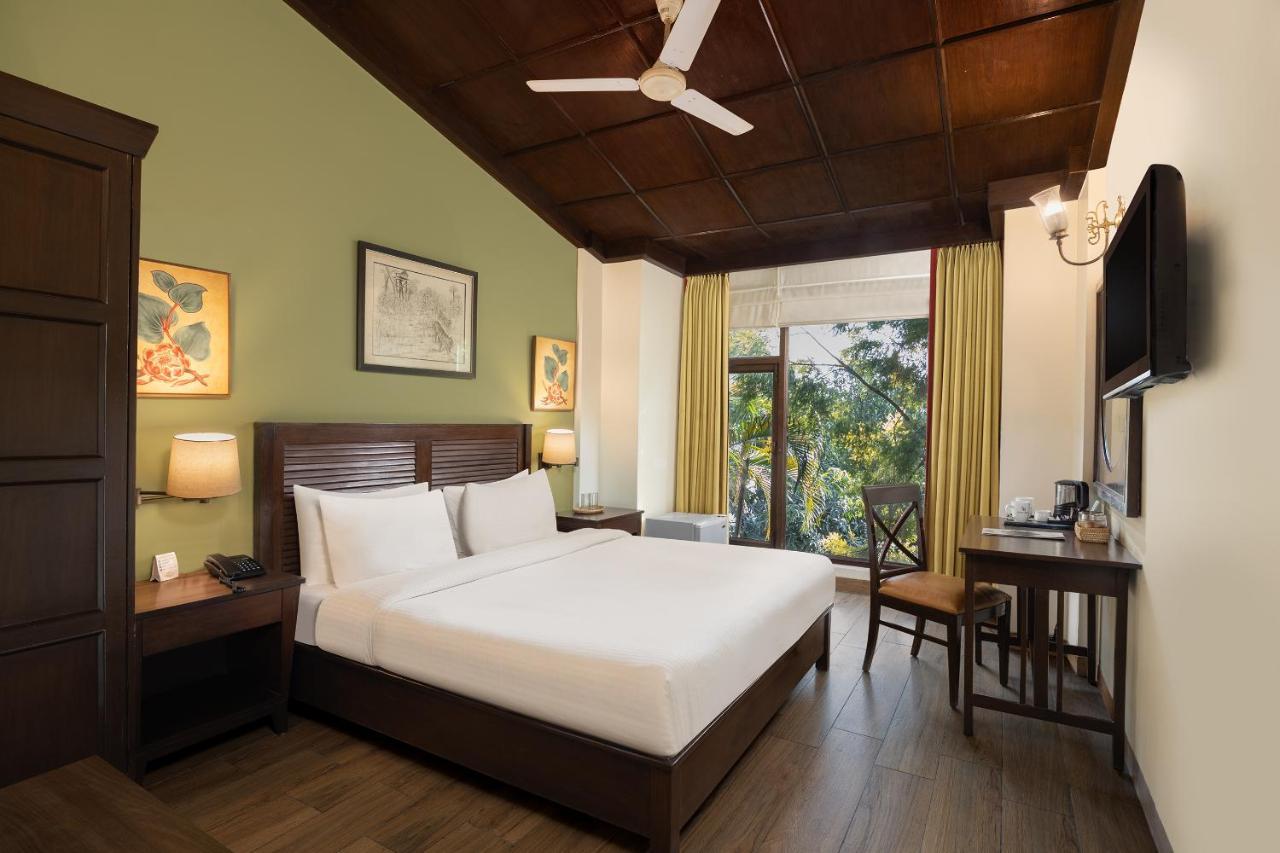 The Riverview Retreat Corbett By Leisure Hotels Garjia Bagian luar foto
