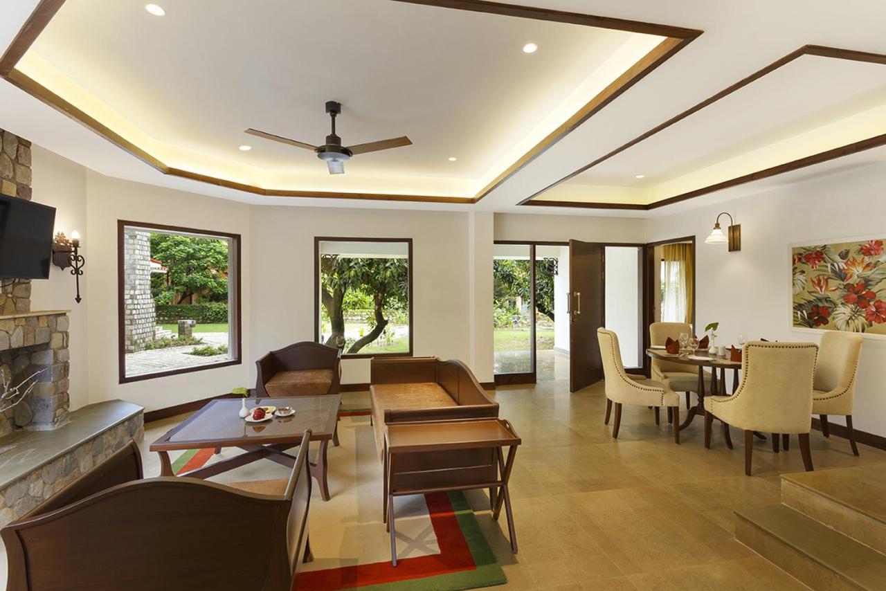 The Riverview Retreat Corbett By Leisure Hotels Garjia Bagian luar foto