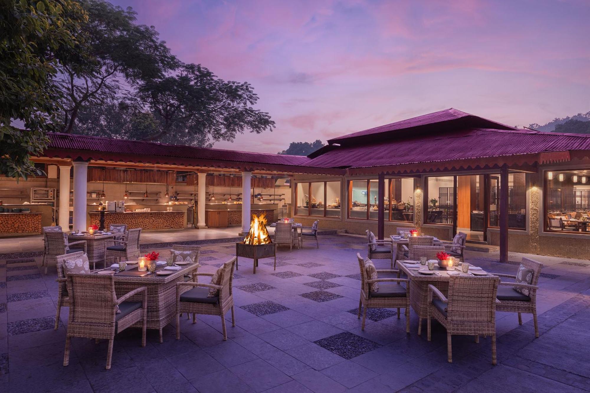 The Riverview Retreat Corbett By Leisure Hotels Garjia Bagian luar foto