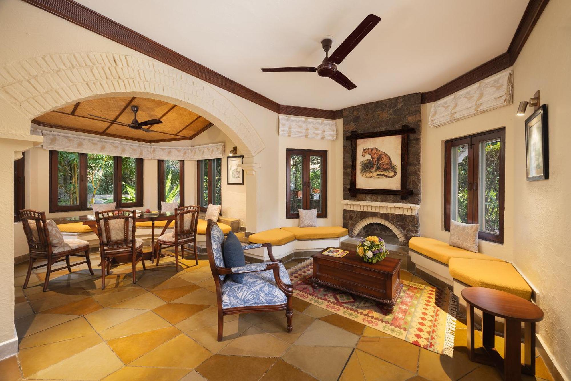 The Riverview Retreat Corbett By Leisure Hotels Garjia Bagian luar foto