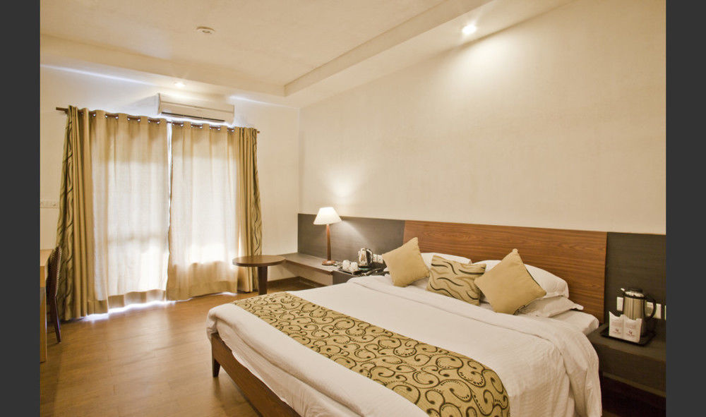 The Riverview Retreat Corbett By Leisure Hotels Garjia Bagian luar foto