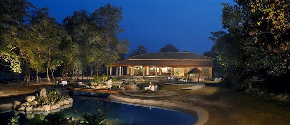 The Riverview Retreat Corbett By Leisure Hotels Garjia Bagian luar foto