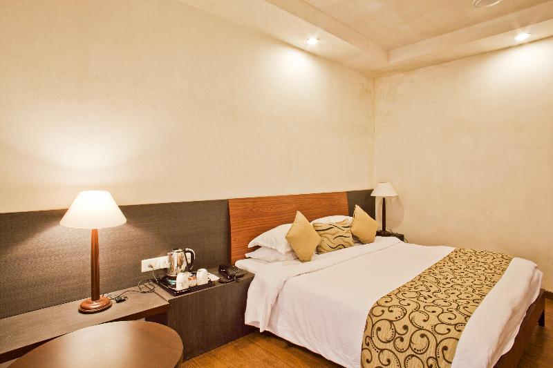 The Riverview Retreat Corbett By Leisure Hotels Garjia Bagian luar foto