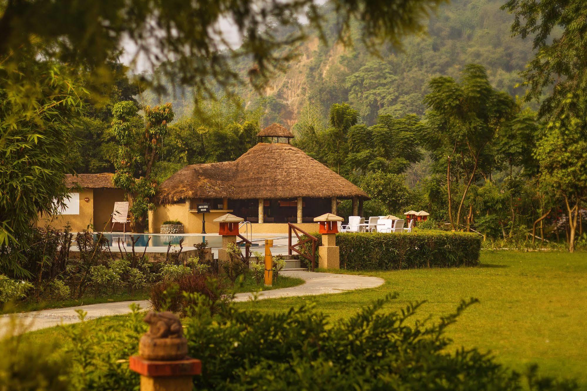 The Riverview Retreat Corbett By Leisure Hotels Garjia Bagian luar foto