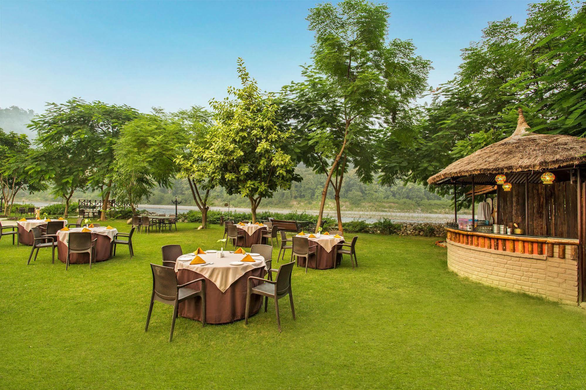 The Riverview Retreat Corbett By Leisure Hotels Garjia Bagian luar foto