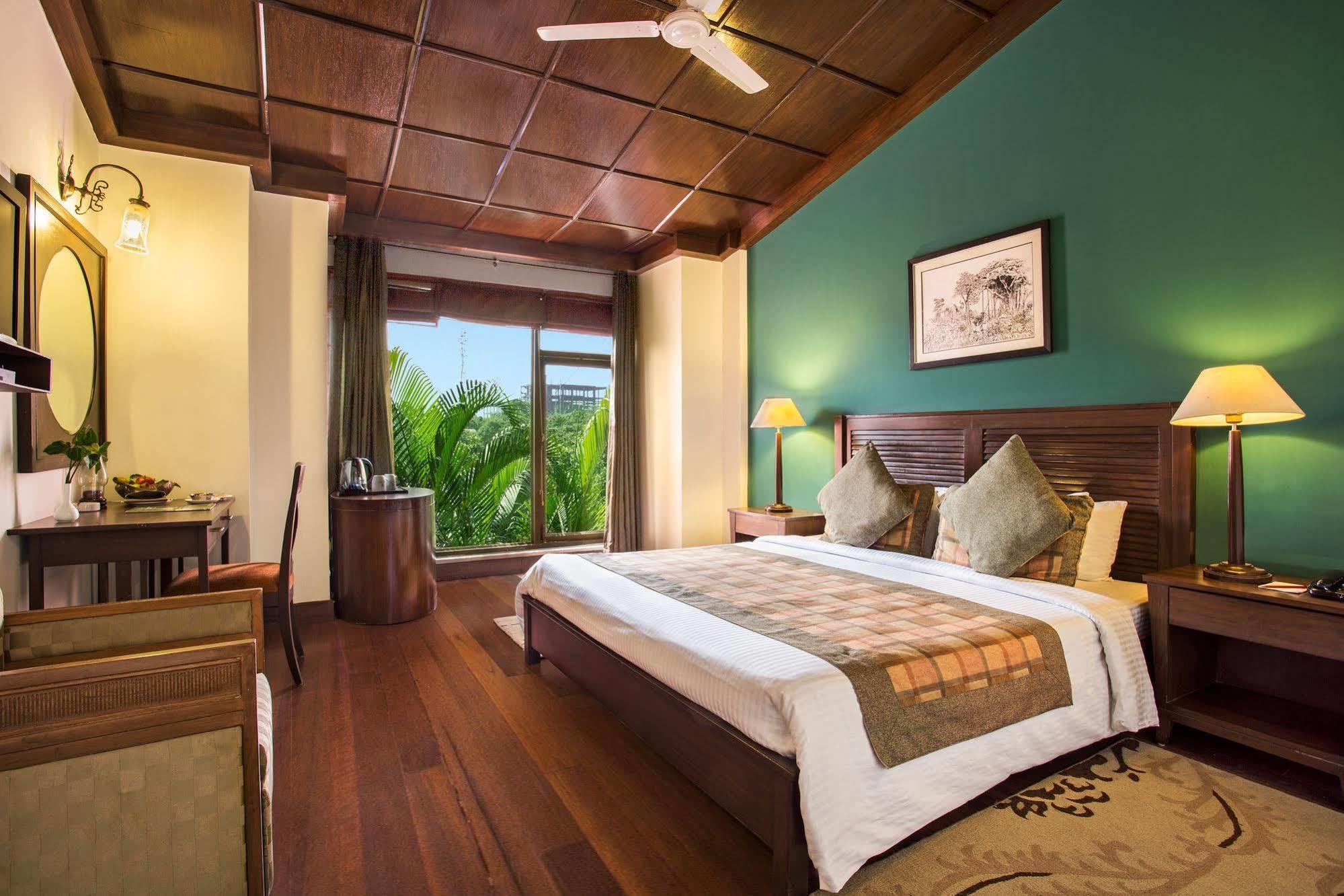The Riverview Retreat Corbett By Leisure Hotels Garjia Bagian luar foto