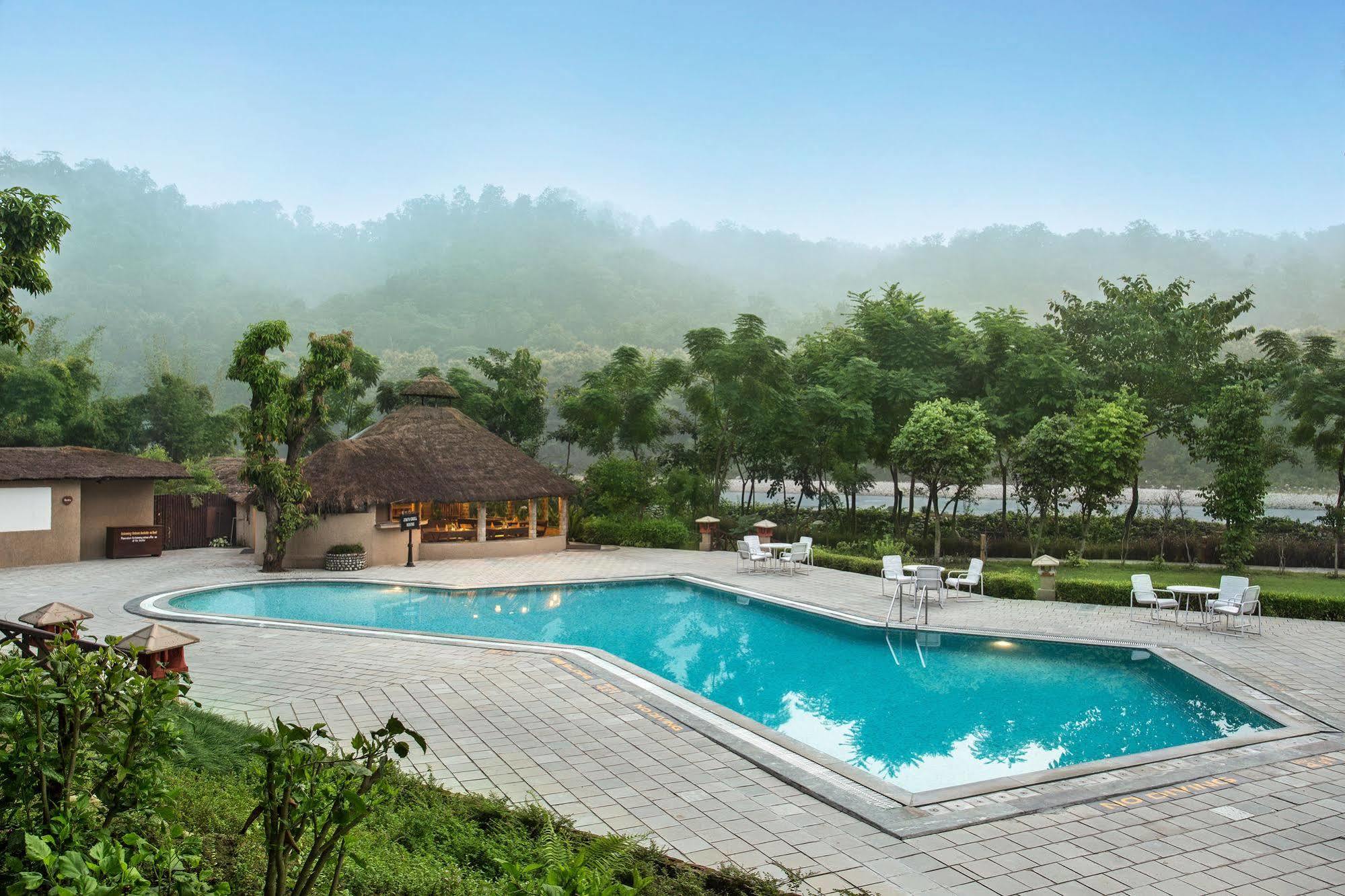 The Riverview Retreat Corbett By Leisure Hotels Garjia Bagian luar foto