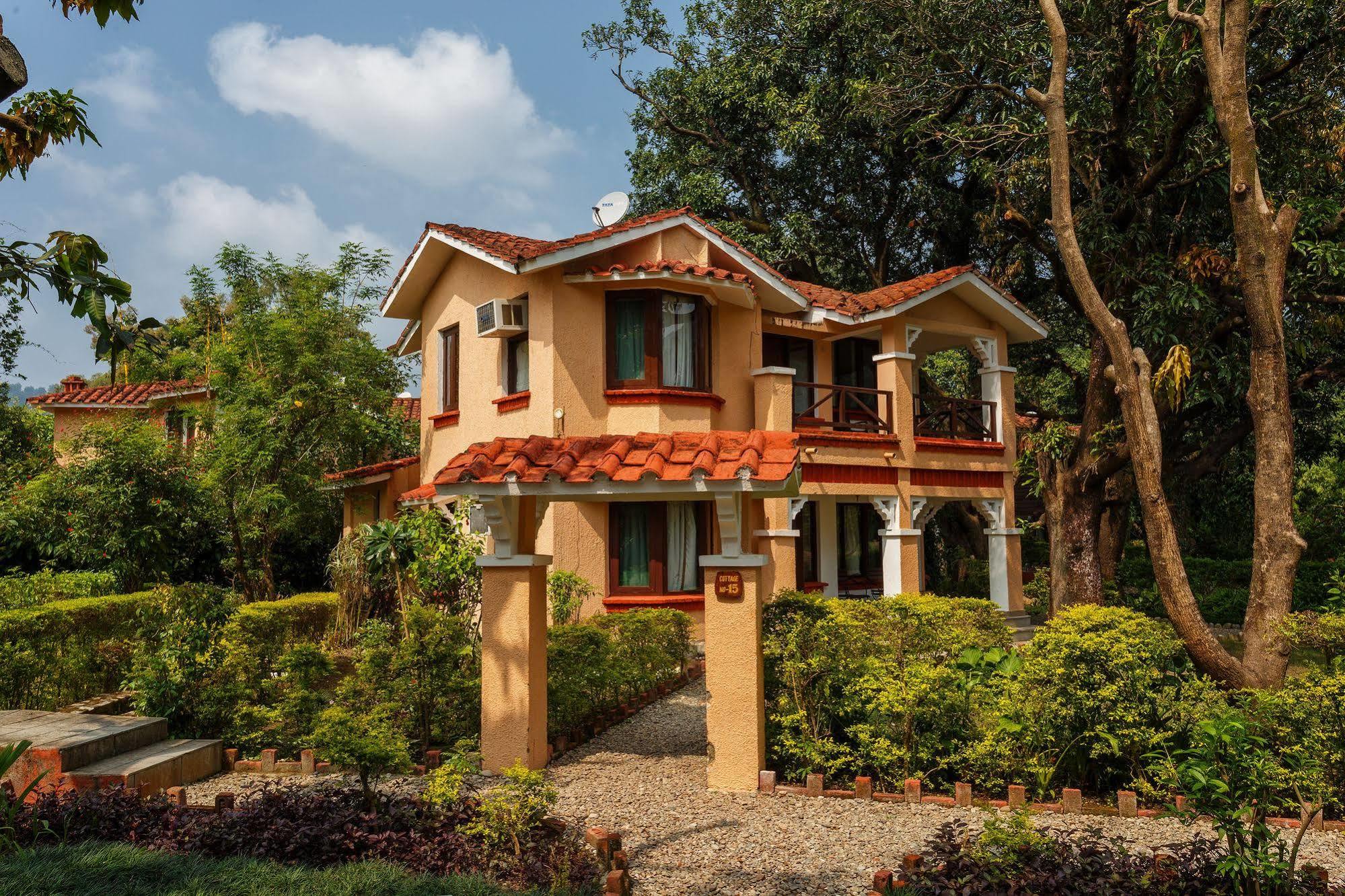 The Riverview Retreat Corbett By Leisure Hotels Garjia Bagian luar foto