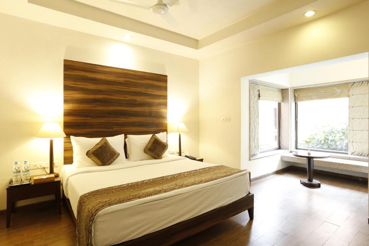 The Riverview Retreat Corbett By Leisure Hotels Garjia Bagian luar foto