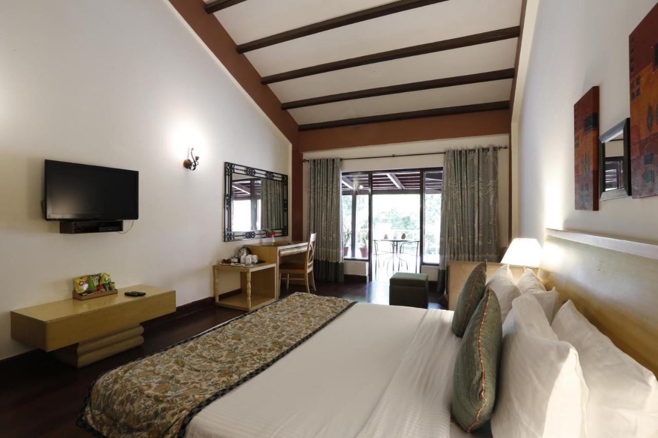 The Riverview Retreat Corbett By Leisure Hotels Garjia Bagian luar foto