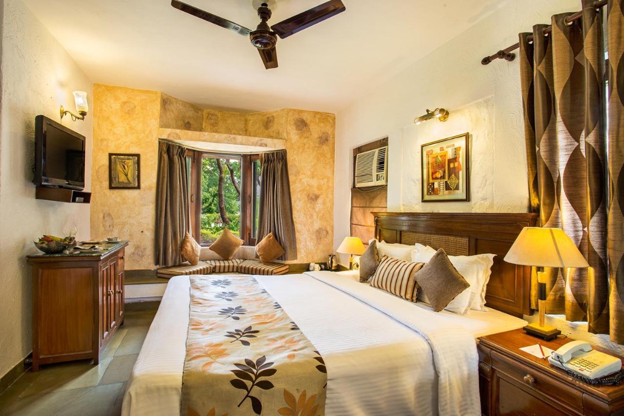 The Riverview Retreat Corbett By Leisure Hotels Garjia Bagian luar foto