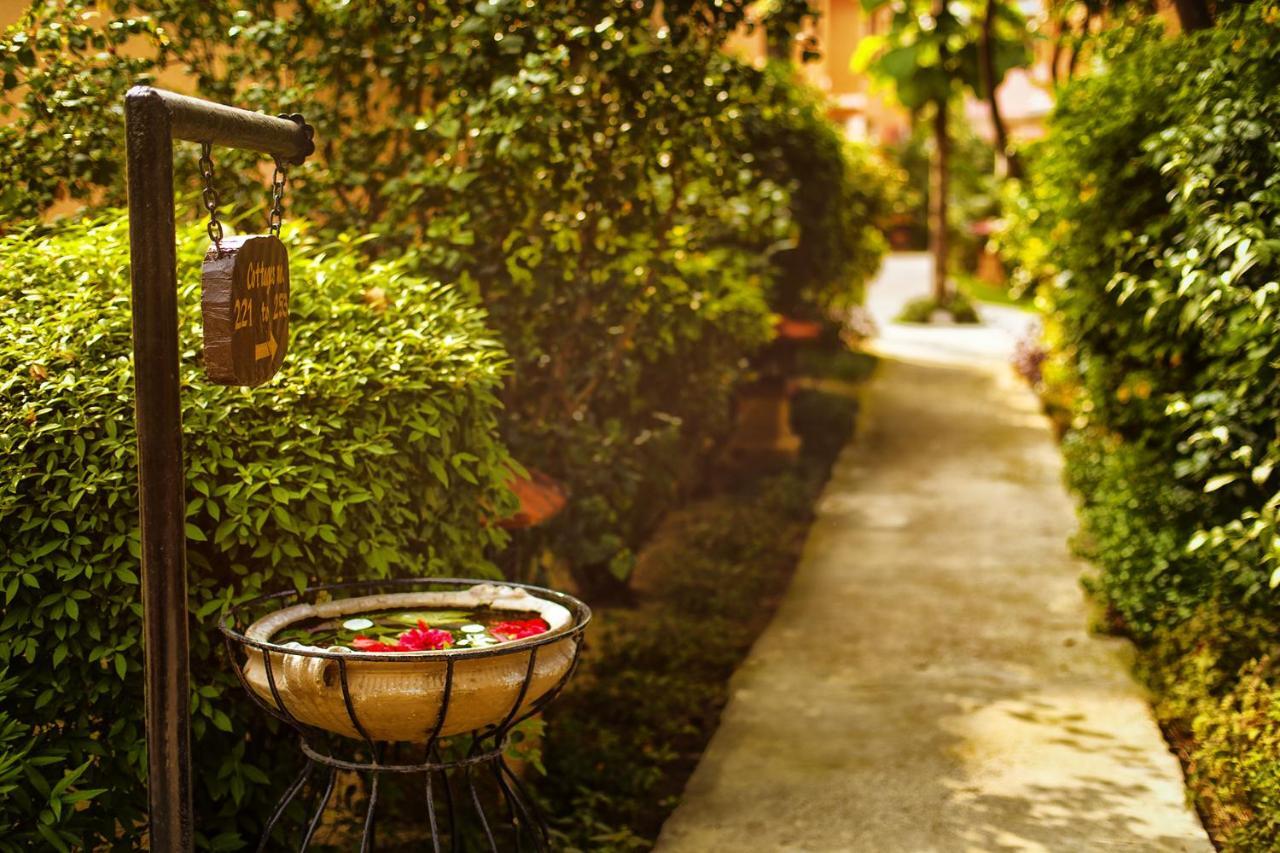 The Riverview Retreat Corbett By Leisure Hotels Garjia Bagian luar foto
