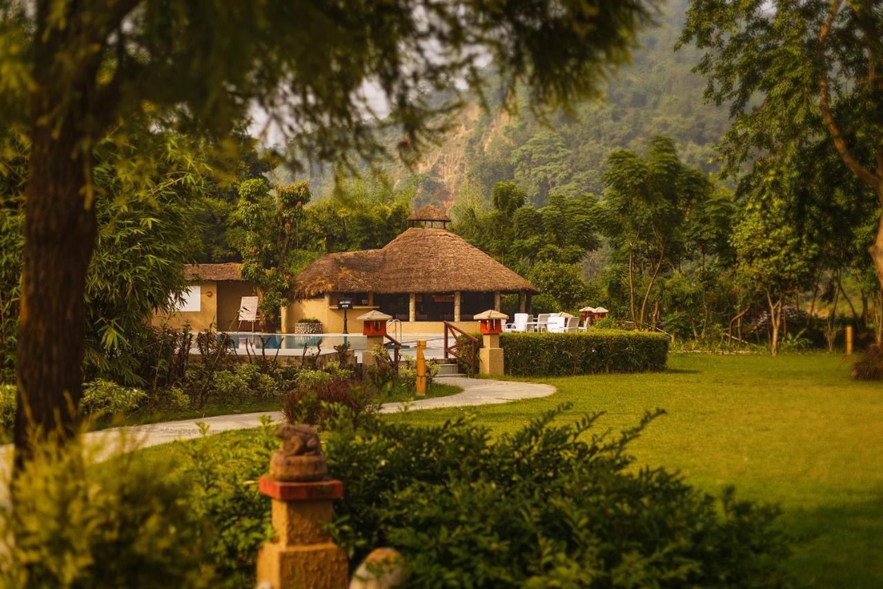 The Riverview Retreat Corbett By Leisure Hotels Garjia Bagian luar foto
